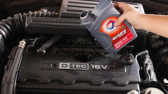 How to Pour Oil in Car