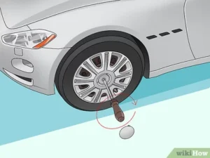 How to Take Hubcaps off a Car